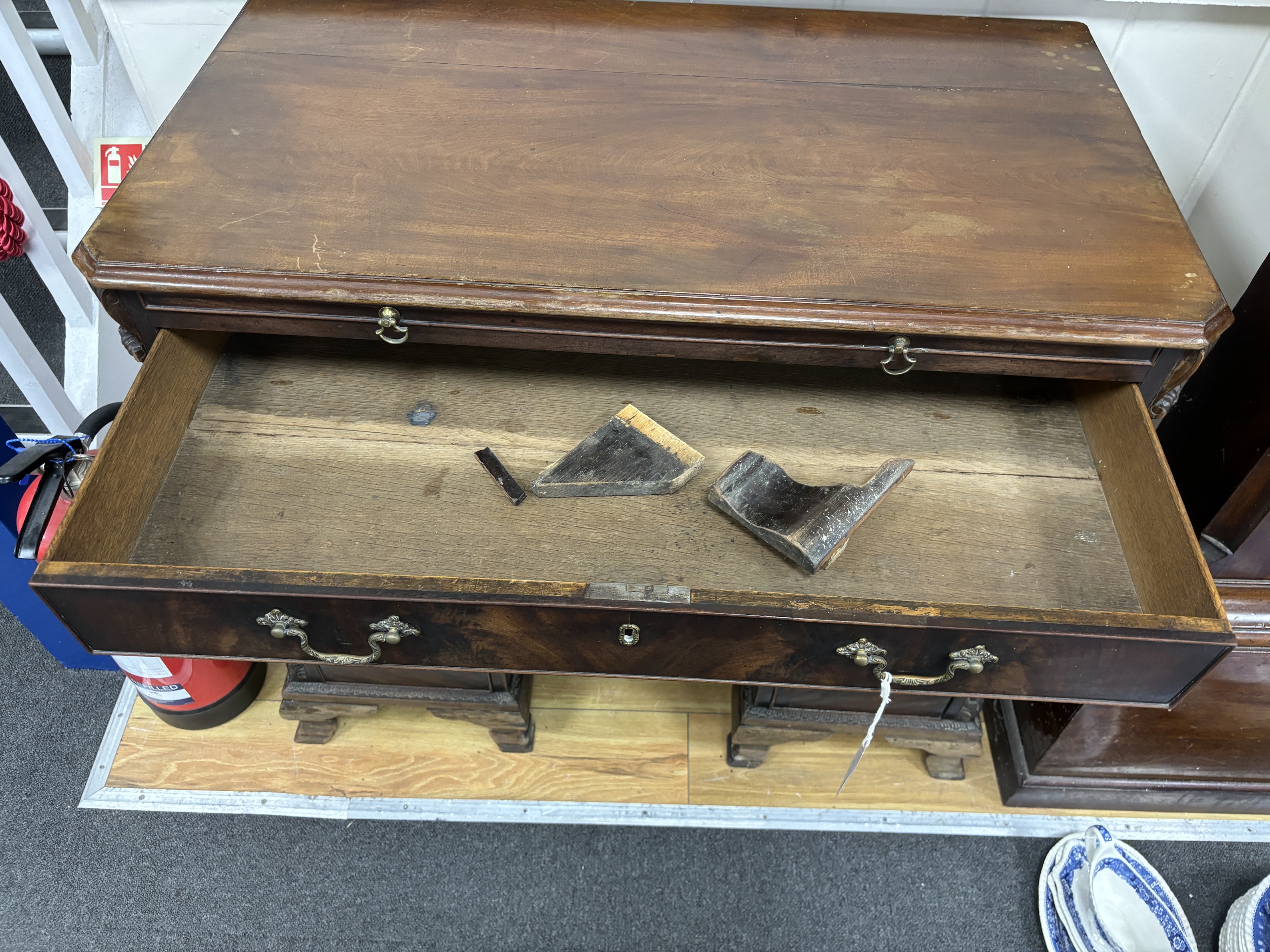 A George III mahogany kneehole dressing chest, width 94cm, depth 51cm, height 84cm